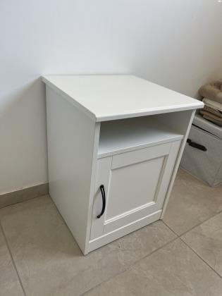 היי מוכר שתי שידות לילה