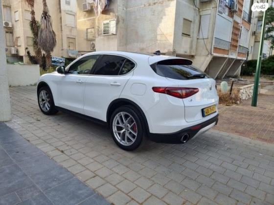 אלפא רומיאו סטלויו 4X4 First Edition SR אוט' 2.0 (280 כ''ס) בנזין 2018 למכירה ברמת גן