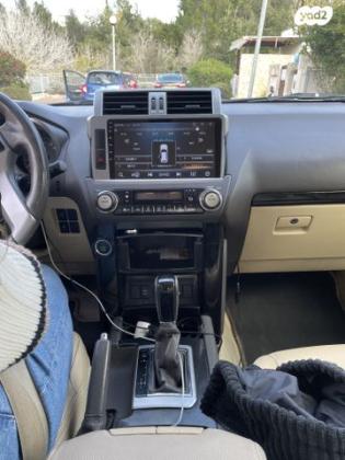 טויוטה לנד קרוזר ארוך 4X4 Luxury אוט' דיזל 7 מק' 3.0 (190 כ''ס) דיזל 2014 למכירה בכפר ורדים