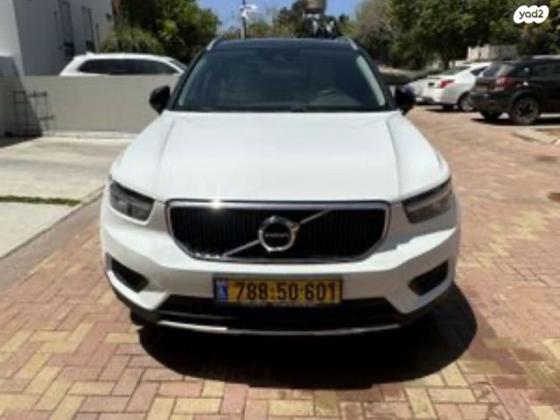וולוו XC40 T4 Momentum with Leather אוט' 2.0 (190 כ''ס) בנזין 2020 למכירה בגבעת שפירא