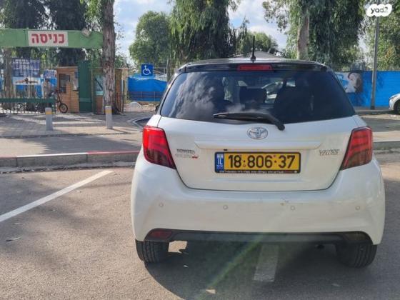 טויוטה יאריס Black Top אוט' 1.3 (99 כ"ס) בנזין 2016 למכירה בפתח תקווה