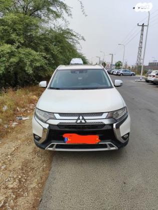 מיצובישי אאוטלנדר Instyle אוט' 7 מק' 2.0 (150 כ"ס) בנזין 2019 למכירה בכפר רתמים