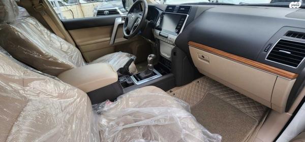 טויוטה לנד קרוזר ארוך Limited אוט' 7 מק' דיזל 5 דל' 2.8 (204 כ"ס) דיזל 2022 למכירה בחיפה