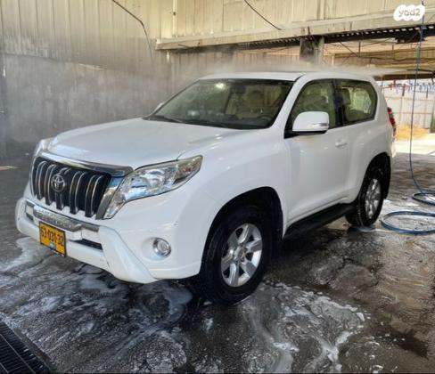 טויוטה לנד קרוזר קצר 4X4 Luxury אוט' דיזל 2.8 (177 כ"ס) דיזל 2015 למכירה בכפר סבא