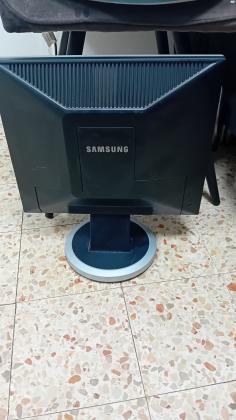 מסך מחשב של חברת lenovo