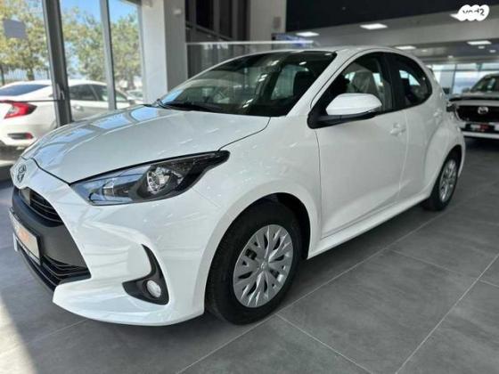 טויוטה יאריס הייבריד Flow Plus אוט' 1.5 (92 כ"ס) בנזין 2023 למכירה באשדוד