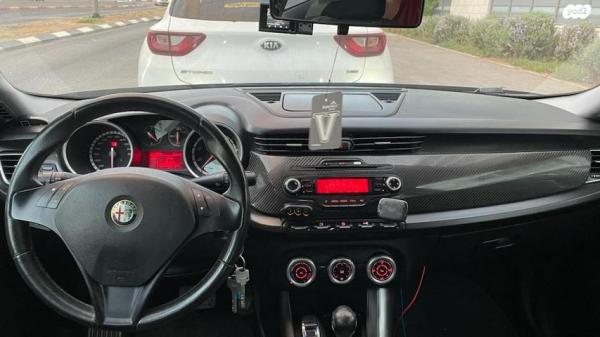 אלפא רומיאו ג'ולייטה Progresion רובוטית 1.4 (170 כ"ס) בנזין 2013 למכירה בטירת כרמל