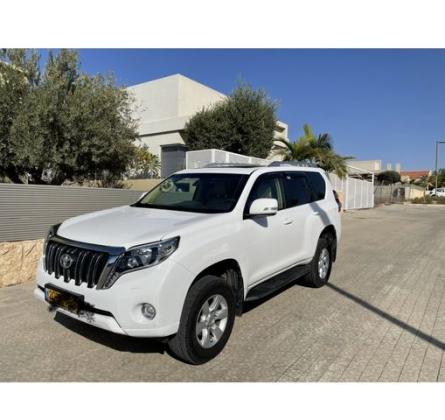 טויוטה לנד קרוזר ארוך 4X4 Luxury אוט' דיזל 7 מק' 2.8 (177 כ"ס) דיזל 2016 למכירה בבאר שבע