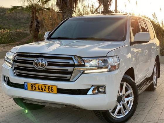 טויוטה לנד קרוזר V8 4X4 Luxury אוט' דיזל 4.5 (286 כ''ס) דיזל 2009 למכירה בראשון לציון
