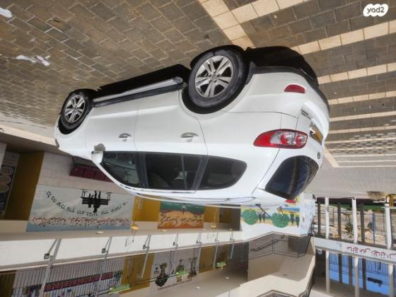 יונדאי סנטה פה 4X4 Luxury אוט' דיזל 7 מק' 2.2 (197 כ''ס) דיזל 2011 למכירה בערערה בנגב