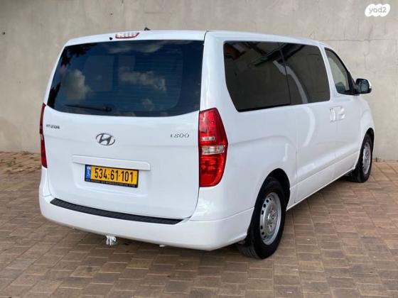 יונדאי i800 GLS CRDI מיניבוס ידני דיזל 8 מק' 2.5 (136 כ"ס) דיזל 2018 למכירה בנתניה