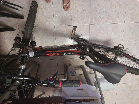 אופניים חדשות לגמרי, מעולם לא