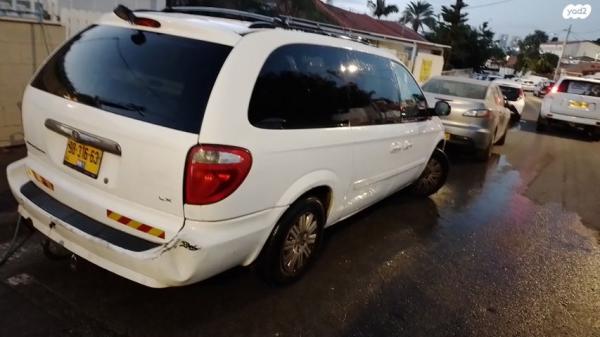 קרייזלר טאון קאנטרי LX אוט' 7 מק' 3.3 (182 כ''ס) בנזין 2007 למכירה ברחובות