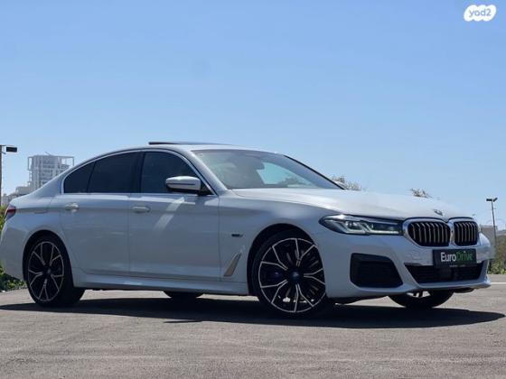 ב.מ.וו סדרה 5 4X4 545E M-Sport Individual אוט' 3.0 (286 כ"ס) היברידי חשמל / בנזין 2022 למכירה בהרצליה