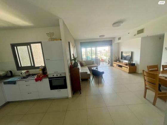 מיכל לייב כץ 94 (שיכון מפ"ם)