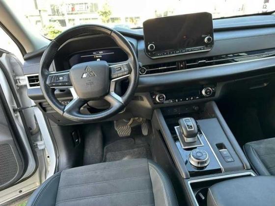 מיצובישי אאוטלנדר Premium אוט' 7 מק' 2.5 (181 כ"ס) בנזין 2021 למכירה בראשון לציון