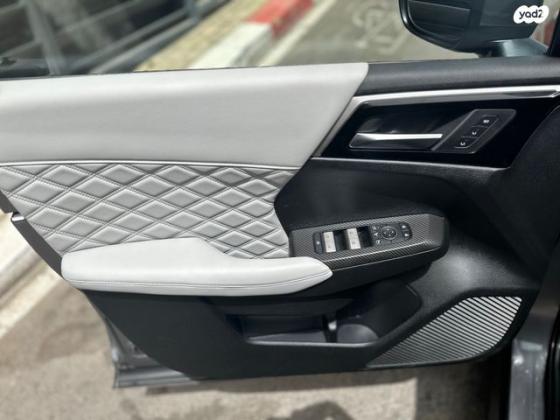 מיצובישי אאוטלנדר Luxury אוט' 7 מק' 2.5 (181 כ"ס) בנזין 2021 למכירה בתל אביב יפו