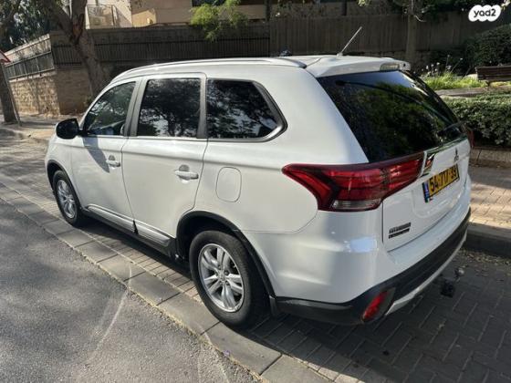 מיצובישי אאוטלנדר Instyle אוט' 7 מק' 2.0 (150 כ"ס) בנזין 2016 למכירה בהרצליה