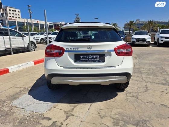 מרצדס GLA GLA200 Urban אוט' 1.6 (156 כ''ס) [2014-2017] בנזין 2016 למכירה בנתניה