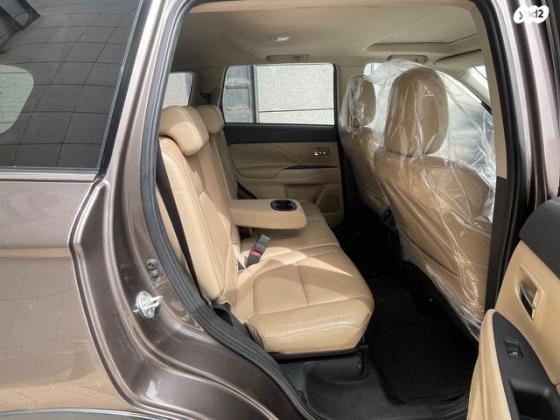 מיצובישי אאוטלנדר Premium אוט' 7 מק' 2.0 (150 כ''ס) בנזין 2019 למכירה בנתניה
