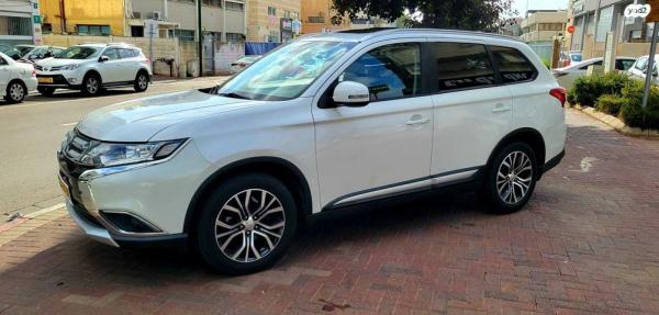מיצובישי אאוטלנדר Instyle אוט' 7 מק' 2.0 (150 כ"ס) בנזין 2018 למכירה ברעננה