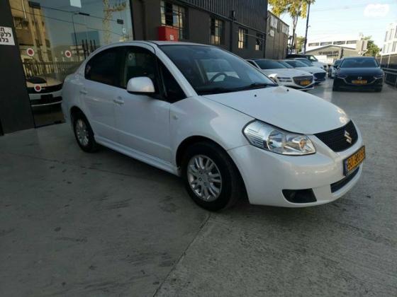 סוזוקי SX4 GLX סדאן אוט' 1.6 (119 כ"ס) בנזין 2014 למכירה בחולון