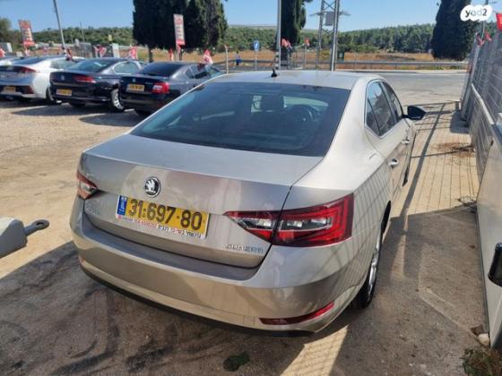 סקודה סופרב (עד 2019) Ambition אוט' 1.8 (180 כ''ס) בנזין 2017 למכירה במירון