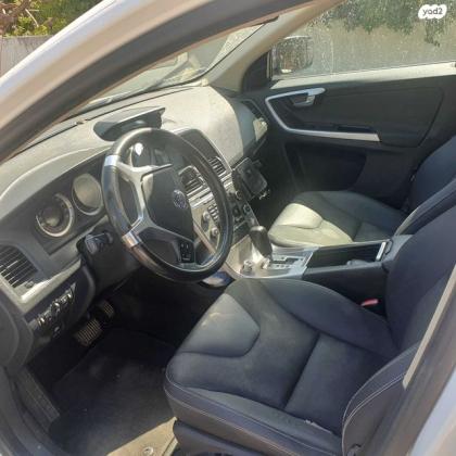וולוו XC60 4X4 D5 סטיישן אוט' דיזל 2.4 (205 כ''ס) דיזל 2010 למכירה במכמורת