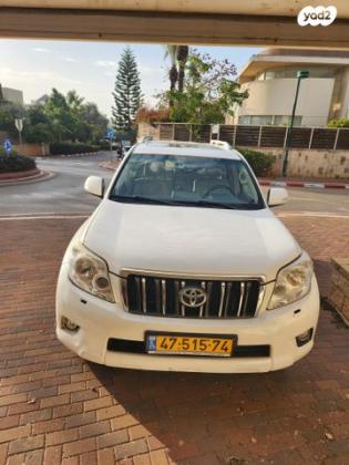 טויוטה לנד קרוזר ארוך 4X4 Luxury 60th אוט' דיזל 7 מק' 3.0 (190 כ''ס) דיזל 2011 למכירה בהוד השרון