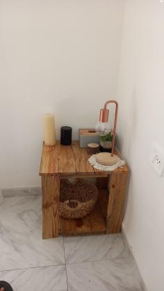 שידה מעץ צבועה בלקה