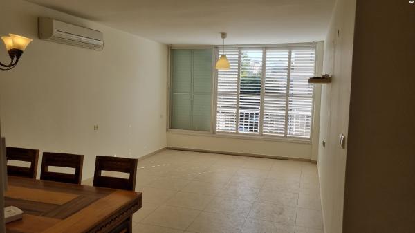 היבנר 23 (כפר גנים א)