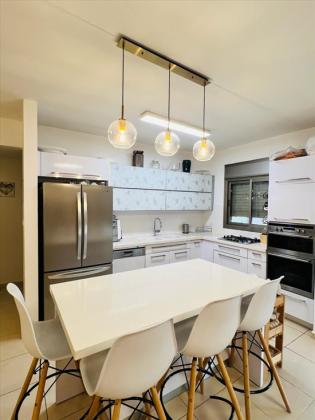 דירה 4 חדרים למכירה בלוד | הפרחים | נווה נוף