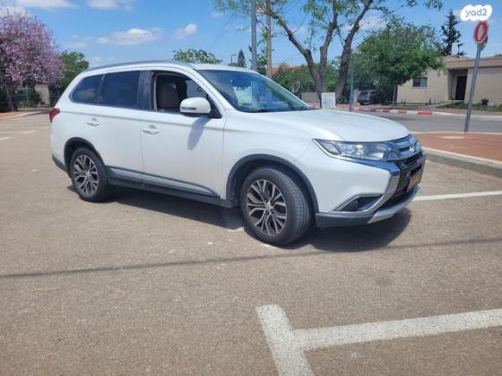 מיצובישי אאוטלנדר Premium אוט' 7 מק' 2.0 (150 כ''ס) בנזין 2017 למכירה ביקיר