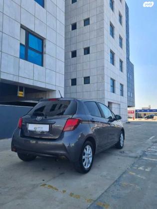 טויוטה יאריס Sky אוט' 1.3 (99 כ"ס) בנזין 2017 למכירה בראשון לציון