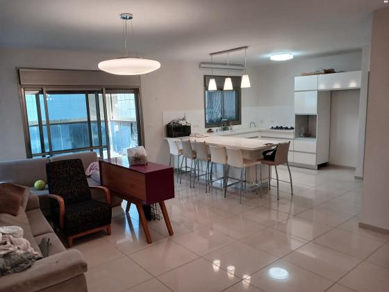 ז'בוטינסקי 10 (מרכז העיר)