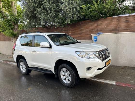 טויוטה לנד קרוזר קצר 4X4 Luxury SWB אוט' 3 דלתות דיזל 2.8 (204 כ''ס) דיזל 2022 למכירה בהרצליה