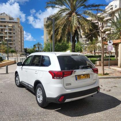 מיצובישי אאוטלנדר Instyle אוט' 7 מק' 2.0 (150 כ"ס) בנזין 2017 למכירה בתל אביב יפו