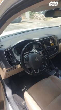 מיצובישי אאוטלנדר Premium אוט' 7 מק' 2.0 (150 כ''ס) בנזין 2016 למכירה בחולון