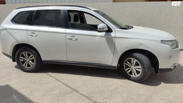 מיצובישי אאוטלנדר Instyle אוט' 5 מק' 2.0 (150 כ"ס) בנזין 2013 למכירה בבני נצרים