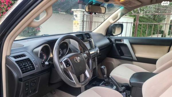 טויוטה לנד קרוזר ארוך 4X4 Select אוט' דיזל 7 מק' 3.0 (173 כ''ס) דיזל 2011 למכירה בפרדסיה