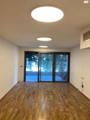 אנשי בראשית 8 (הדר)