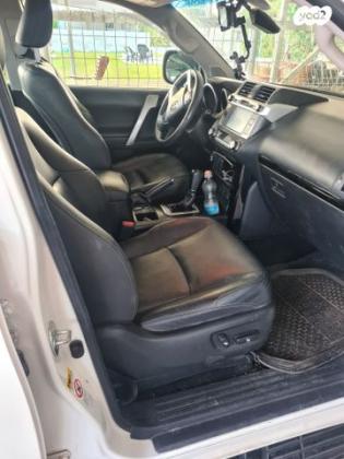 טויוטה לנד קרוזר ארוך 4X4 Luxury אוט' דיזל 7 מק' 2.8 (177 כ"ס) דיזל 2017 למכירה בכפר ביאליק