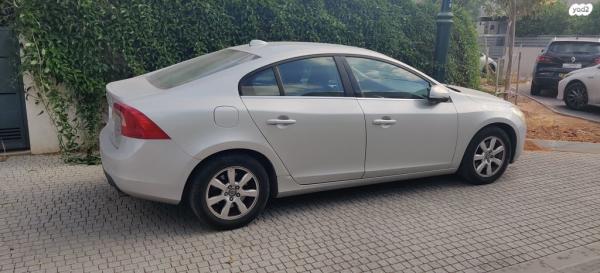 וולוו S60 Kinetic אוט' 2.0 (203 כ''ס) בנזין 2011 למכירה בגדרה