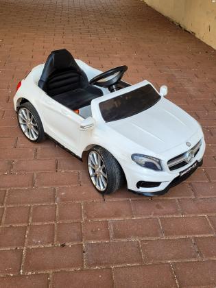 ממונע מרסדס יש תקלה עם