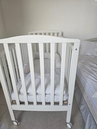 למכירה מיטת תינוק של שילב