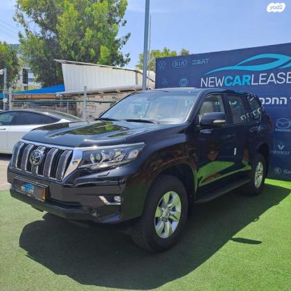 טויוטה לנד קרוזר ארוך Luxury 7 אוט' דיזל 7 מק' 5 דל' 2.8 (204 כ"ס) דיזל 2023 למכירה בכפר סבא