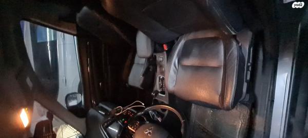 מיצובישי אאוטלנדר Premium אוט' 7 מק' 2.0 (150 כ''ס) בנזין 2016 למכירה בחולון