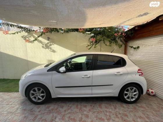 פיג'ו 208 Active ידני 1.2 (82 כ"ס) בנזין 2015 למכירה בחיפה