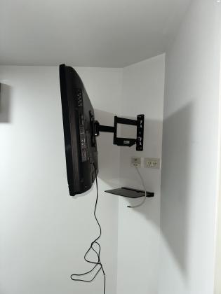 טלויזיה של toshibaזרוע מתכווננתומדף למ...