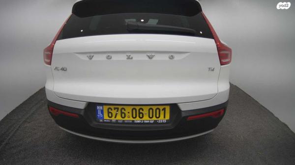 וולוו XC40 T4 Momentum אוט' 2.0 (190 כ''ס) בנזין 2019 למכירה בחיפה